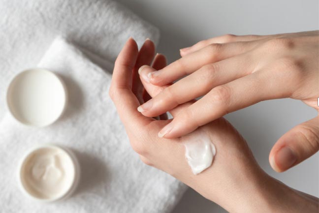Applying a barrier-repair moisturizer as part of a smoke-season skincare routine